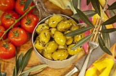 گوجه فرنگی و زیتون به مبارزه با سرطان کمک می‌کند